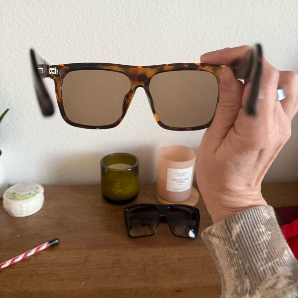 Target Stylish Tortoiseshell Sunglasses - Picture 4 of 4